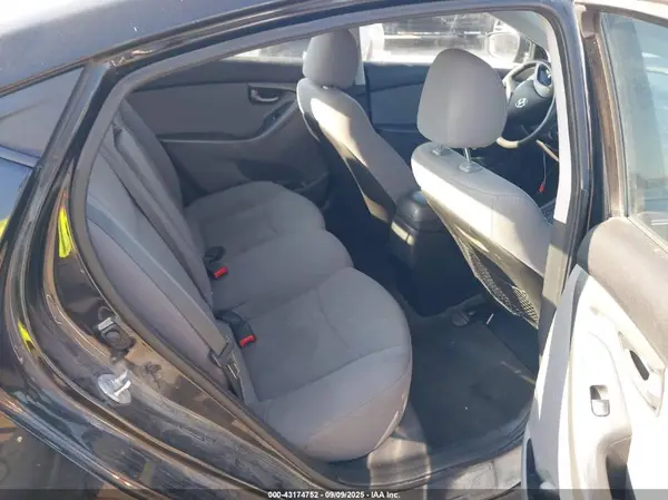 5NPDH4AE2GH706427 2016 HYUNDAI ELANTRA - Image 8