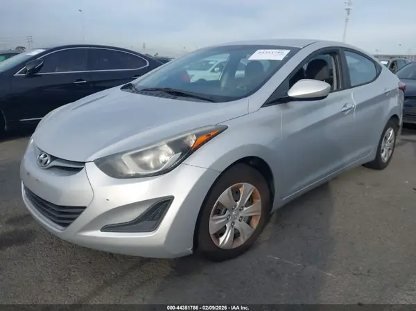 5NPDH4AE2GH707075 2016 HYUNDAI ELANTRA - Image 2