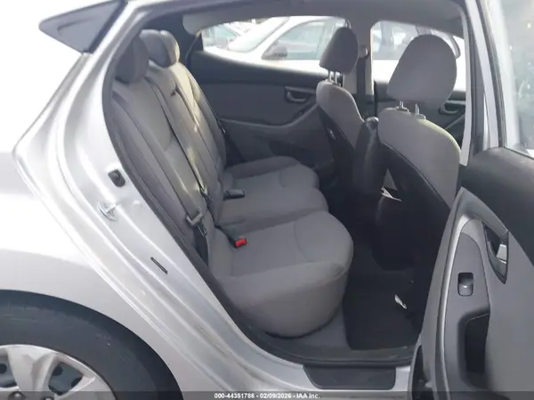5NPDH4AE2GH707075 2016 HYUNDAI ELANTRA - Image 8