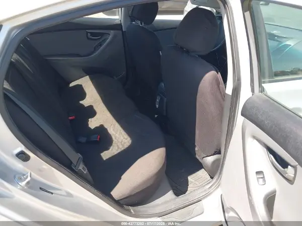 5NPDH4AE2GH708811 2016 HYUNDAI ELANTRA - Image 8