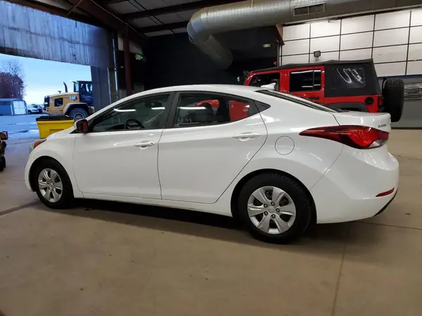 5NPDH4AE2GH709909 2016 HYUNDAI ELANTRA - Image 2