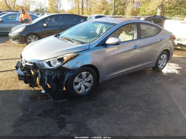 5NPDH4AE2GH713717 2016 HYUNDAI ELANTRA - Image 2