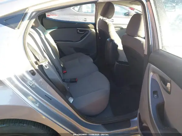 5NPDH4AE2GH713717 2016 HYUNDAI ELANTRA - Image 8
