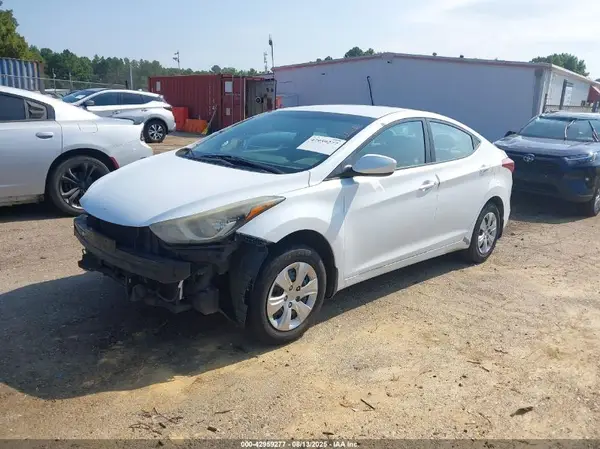 5NPDH4AE2GH721252 2016 HYUNDAI ELANTRA - Image 2