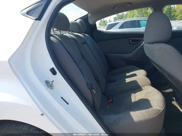 5NPDH4AE2GH721252 2016 HYUNDAI ELANTRA - Image 8