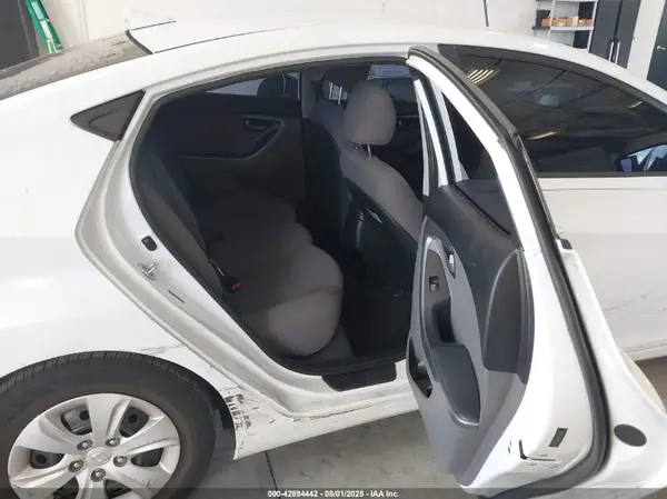 5NPDH4AE2GH721641 2016 HYUNDAI ELANTRA - Image 8