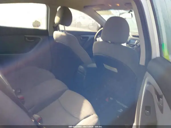 5NPDH4AE2GH722787 2016 HYUNDAI ELANTRA - Image 8