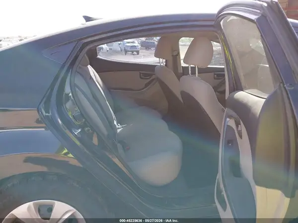 5NPDH4AE2GH724782 2016 HYUNDAI ELANTRA - Image 8