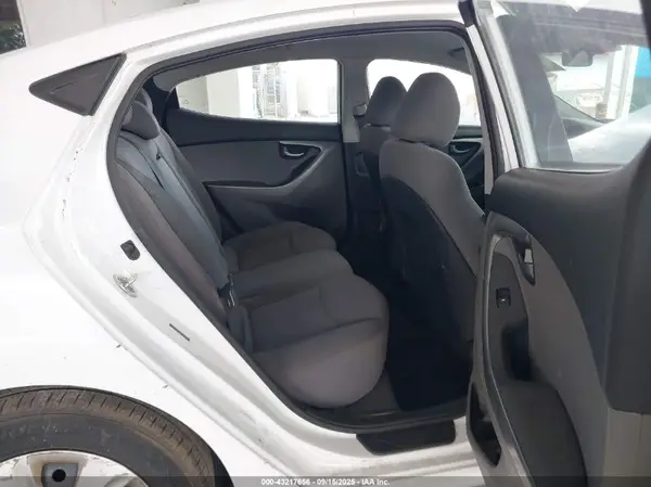 5NPDH4AE2GH724801 2016 HYUNDAI ELANTRA - Image 8
