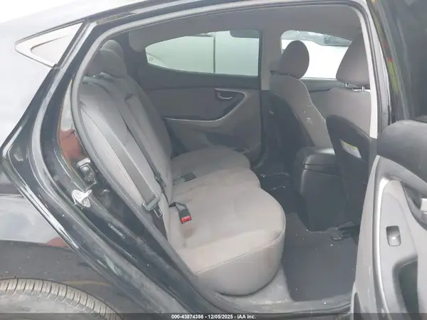 5NPDH4AE2GH725060 2016 HYUNDAI ELANTRA - Image 8
