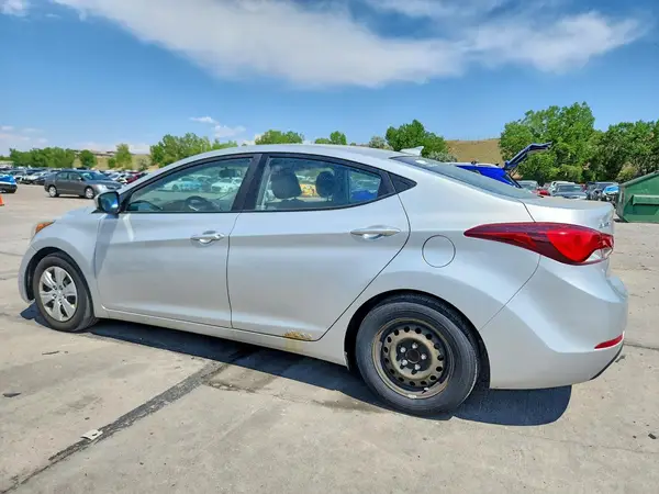 5NPDH4AE2GH725138 2016 HYUNDAI ELANTRA - Image 2