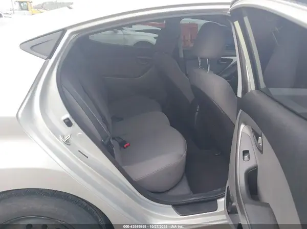 5NPDH4AE2GH725785 2016 HYUNDAI ELANTRA - Image 8