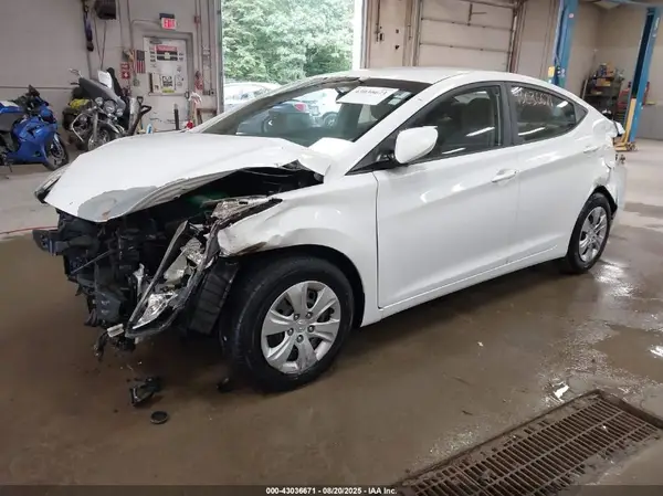 5NPDH4AE2GH727178 2016 HYUNDAI ELANTRA - Image 2