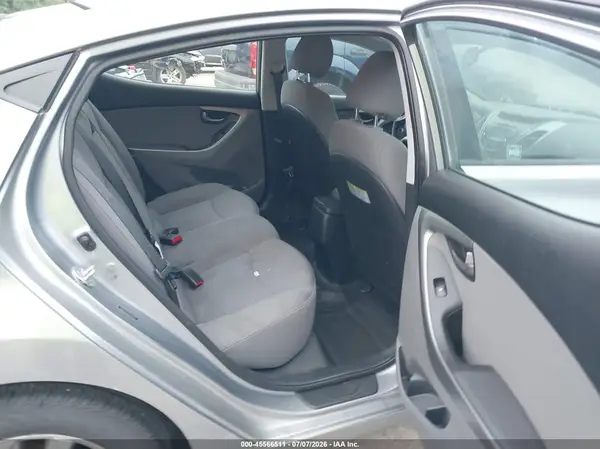 5NPDH4AE2GH727276 2016 HYUNDAI ELANTRA - Image 8