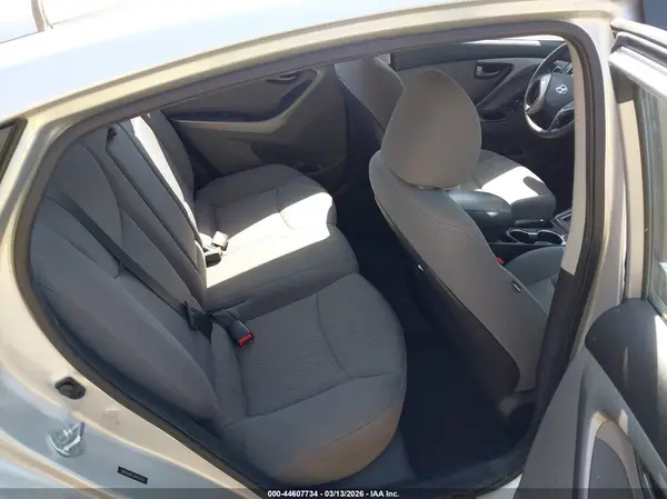 5NPDH4AE2GH729710 2016 HYUNDAI ELANTRA - Image 8