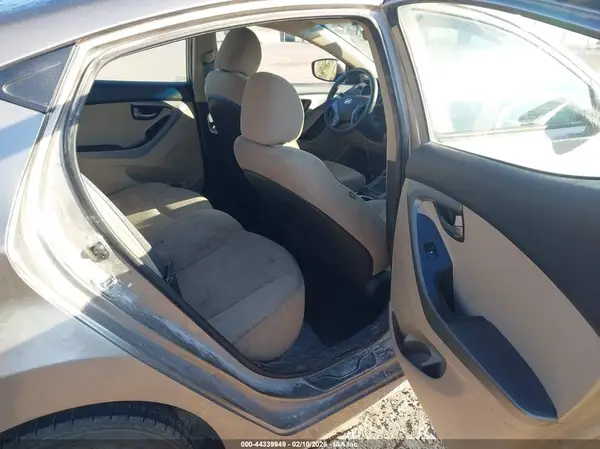 5NPDH4AE2GH734454 2016 HYUNDAI ELANTRA - Image 8