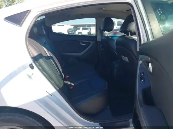 5NPDH4AE2GH734504 2016 HYUNDAI ELANTRA - Image 8