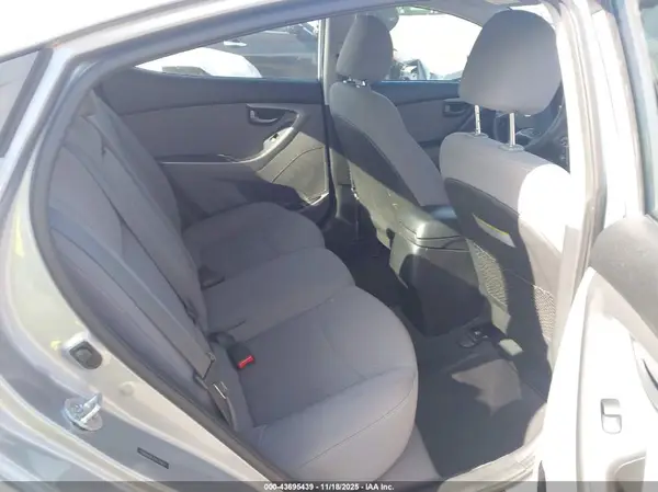 5NPDH4AE2GH735863 2016 HYUNDAI ELANTRA - Image 8