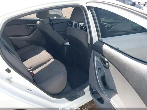 5NPDH4AE2GH737452 2016 HYUNDAI ELANTRA - Image 8