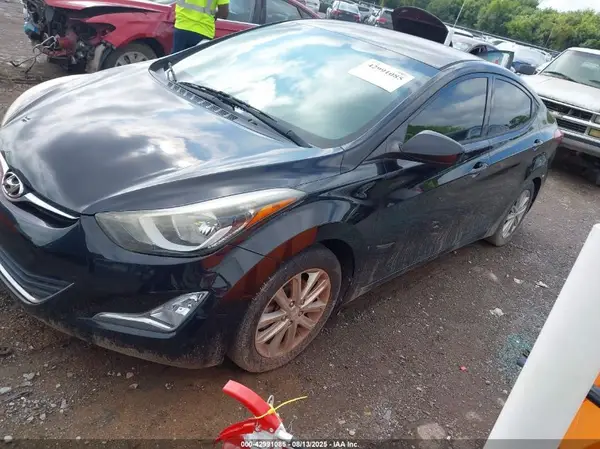 5NPDH4AE2GH744448 2016 HYUNDAI ELANTRA - Image 2