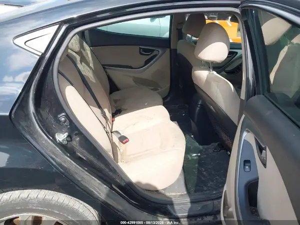 5NPDH4AE2GH744448 2016 HYUNDAI ELANTRA - Image 8