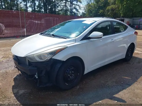 5NPDH4AE2GH744773 2016 HYUNDAI ELANTRA - Image 2