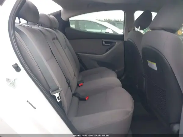 5NPDH4AE2GH749312 2016 HYUNDAI ELANTRA - Image 8