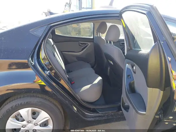 5NPDH4AE2GH749746 2016 HYUNDAI ELANTRA - Image 8