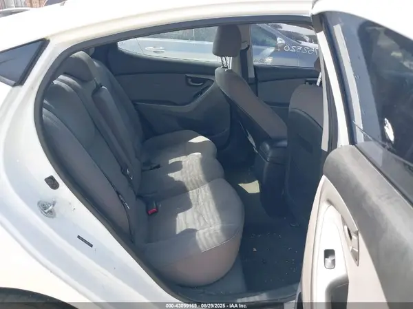 5NPDH4AE2GH752520 2016 HYUNDAI ELANTRA - Image 8
