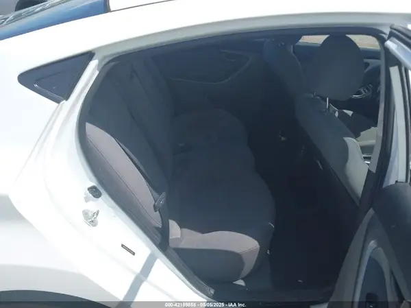 5NPDH4AE2GH756485 2016 HYUNDAI ELANTRA - Image 8