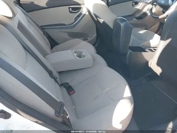 5NPDH4AE2GH756731 2016 HYUNDAI ELANTRA - Image 8