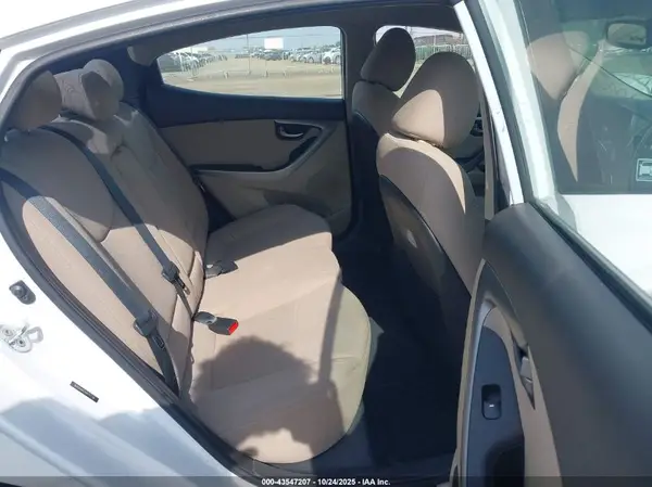 5NPDH4AE2GH757796 2016 HYUNDAI ELANTRA - Image 8