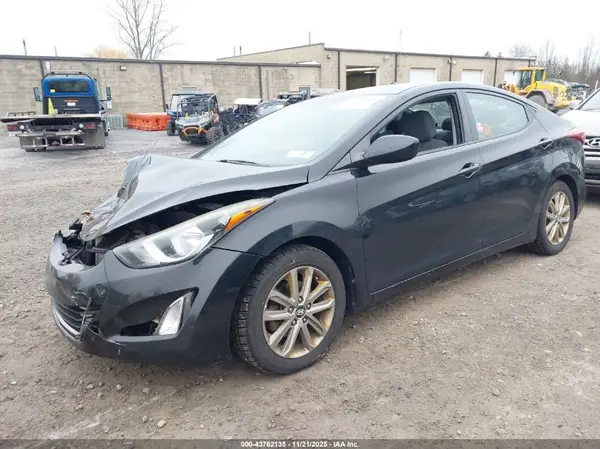 5NPDH4AE2GH757930 2016 HYUNDAI ELANTRA - Image 2