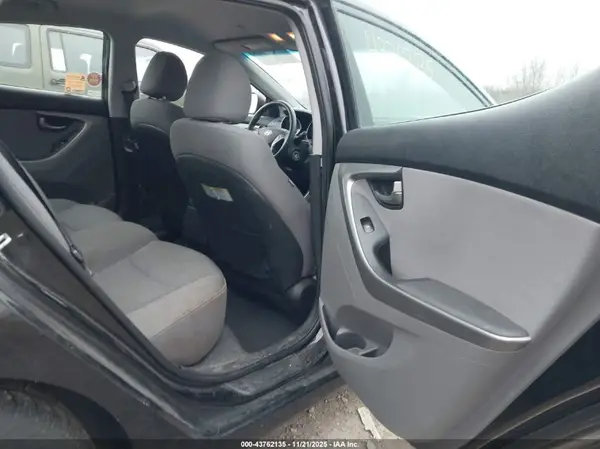 5NPDH4AE2GH757930 2016 HYUNDAI ELANTRA - Image 8