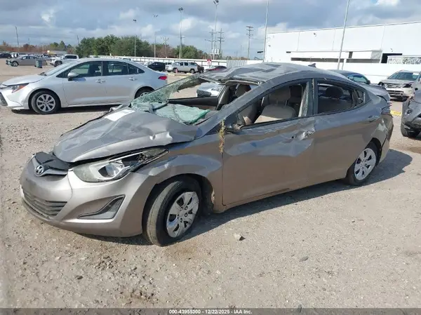 5NPDH4AE2GH759032 2016 HYUNDAI ELANTRA - Image 2