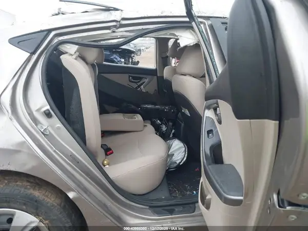 5NPDH4AE2GH759032 2016 HYUNDAI ELANTRA - Image 8