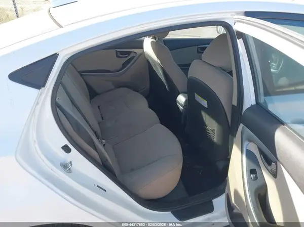 5NPDH4AE2GH772850 2016 HYUNDAI ELANTRA - Image 8
