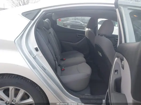 5NPDH4AE2GH775411 2016 HYUNDAI ELANTRA - Image 8