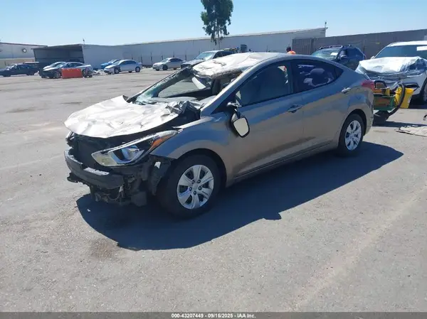 5NPDH4AE2GH776977 2016 HYUNDAI ELANTRA - Image 2