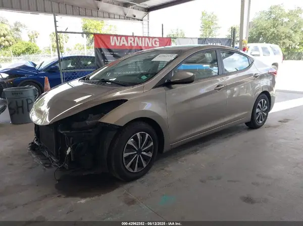 5NPDH4AE2GH781967 2016 HYUNDAI ELANTRA - Image 2