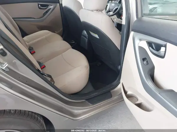5NPDH4AE2GH781967 2016 HYUNDAI ELANTRA - Image 8