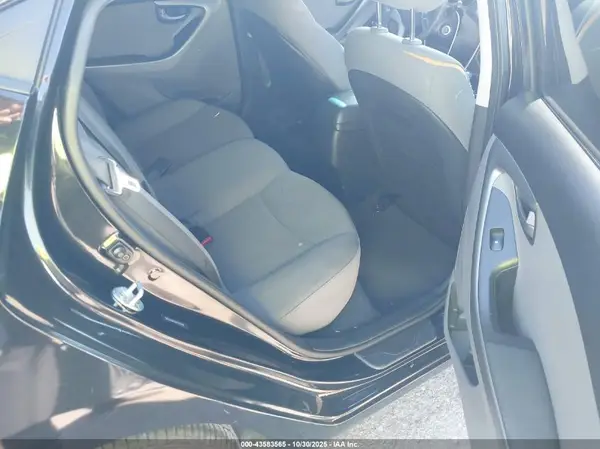 5NPDH4AE2GH782049 2016 HYUNDAI ELANTRA - Image 8