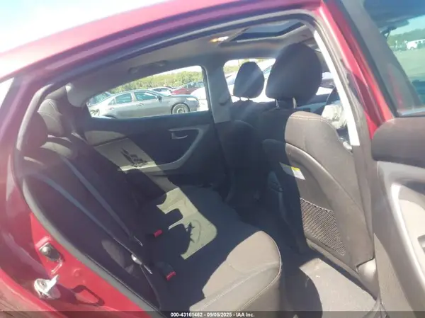 5NPDH4AE2GH783301 2016 HYUNDAI ELANTRA - Image 8
