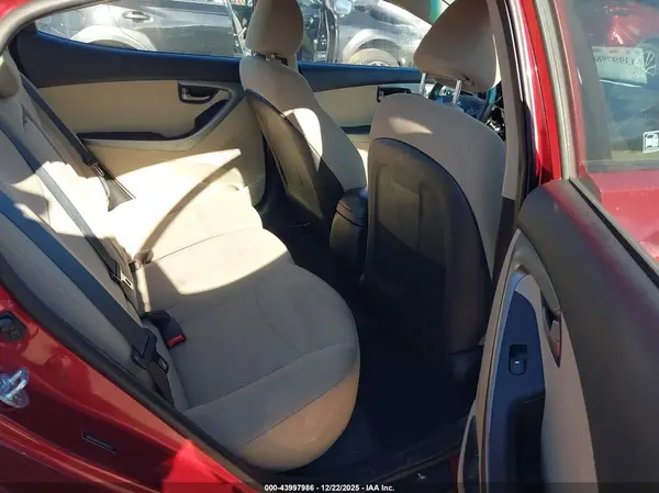 5NPDH4AE2GH786621 2016 HYUNDAI ELANTRA - Image 8