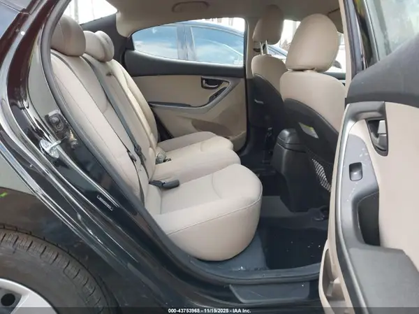 5NPDH4AE2GH794122 2016 HYUNDAI ELANTRA - Image 8