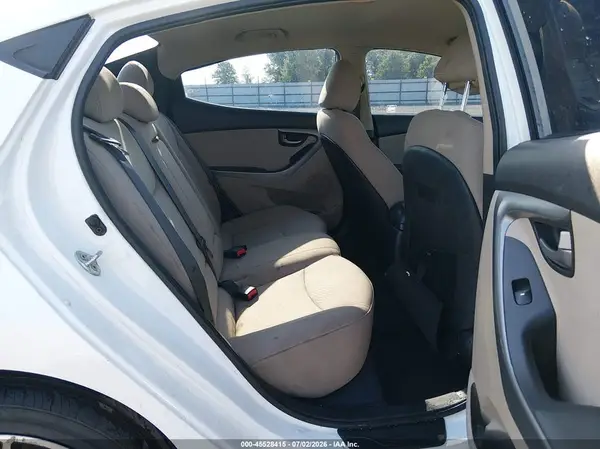 5NPDH4AE2GH797067 2016 HYUNDAI ELANTRA - Image 8