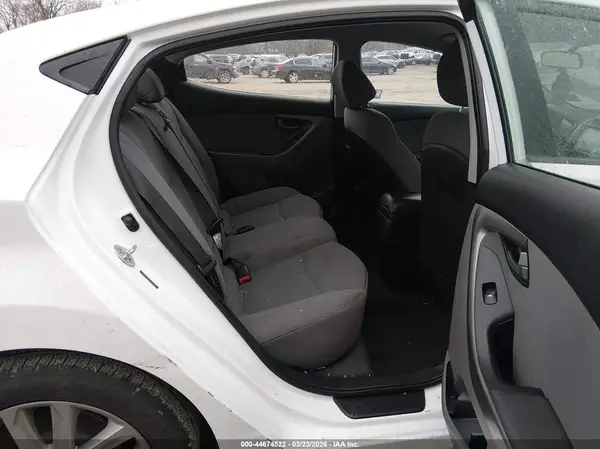 5NPDH4AE3GH654631 2016 HYUNDAI ELANTRA - Image 8