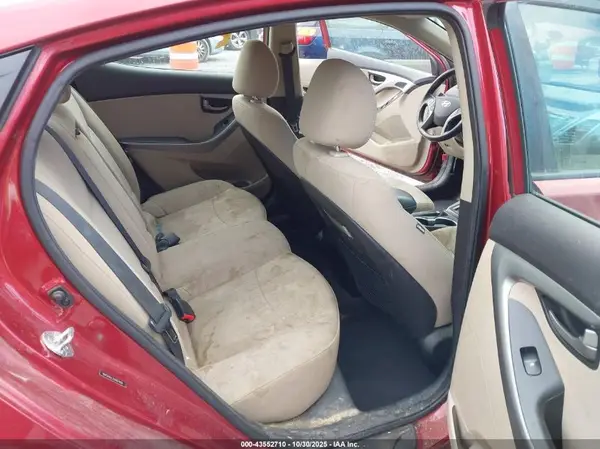 5NPDH4AE3GH657609 2016 HYUNDAI ELANTRA - Image 8