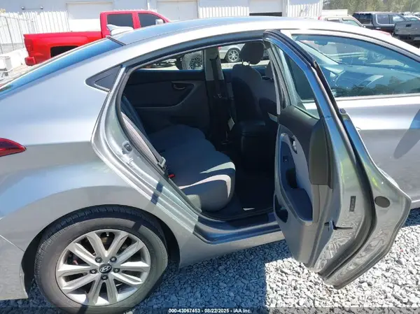 5NPDH4AE3GH658680 2016 HYUNDAI ELANTRA - Image 8
