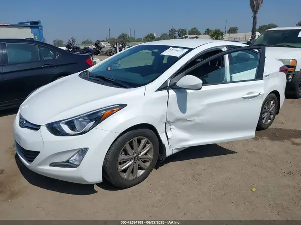 5NPDH4AE3GH658811 2016 HYUNDAI ELANTRA - Image 2